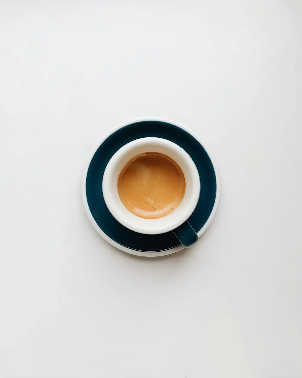 Café recién pasado en la cafetería